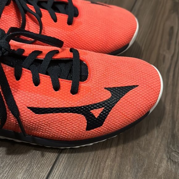 Mizuno Running Shoes - Picture 6 of 8